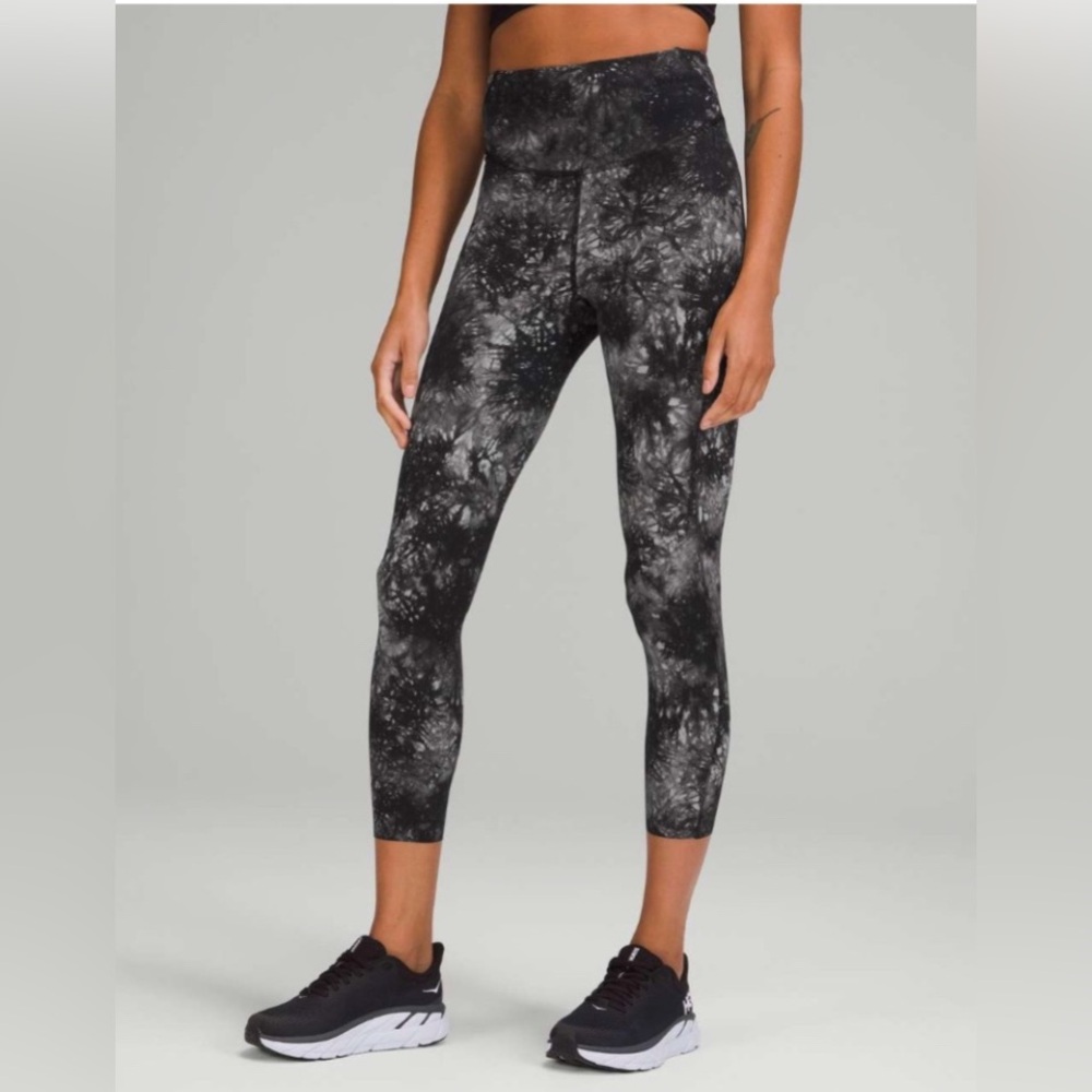 Lululemon Base Pace High Rise 23” Size 4